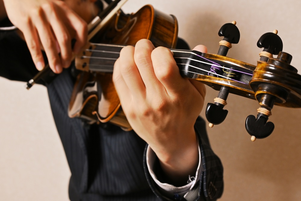 バイオリンの指板の削り調整と交換について | 下川バイオリン工房